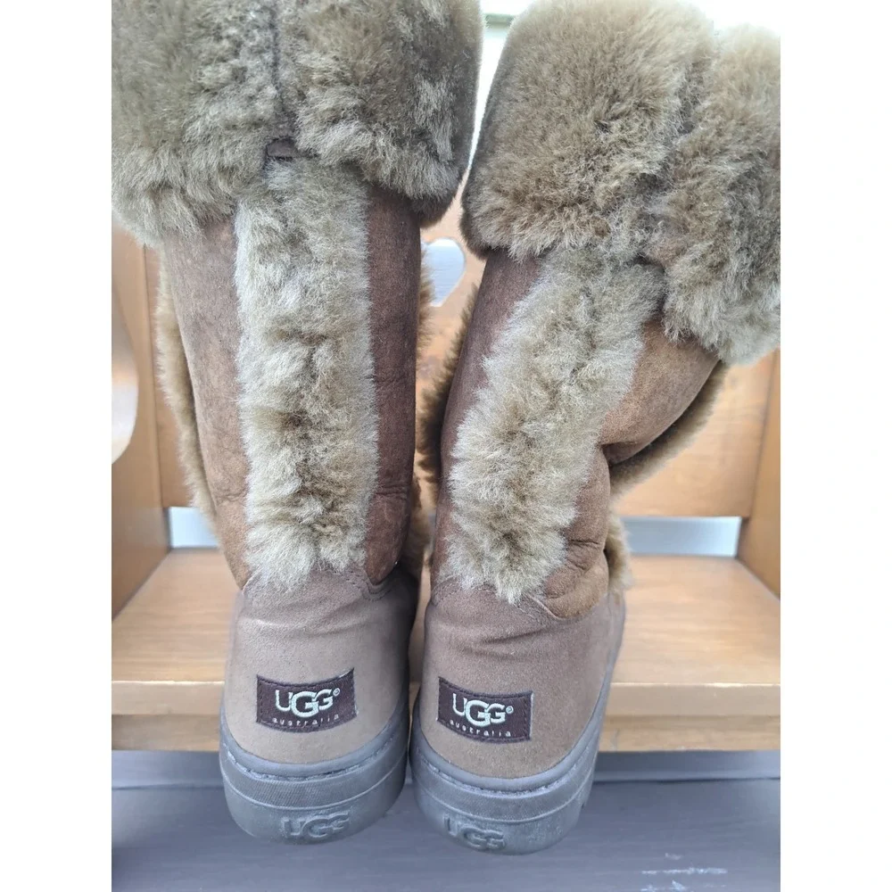UGG Australia Women's Sundance II Revival Winter Chestnut Boots 9 W Sheepskin
